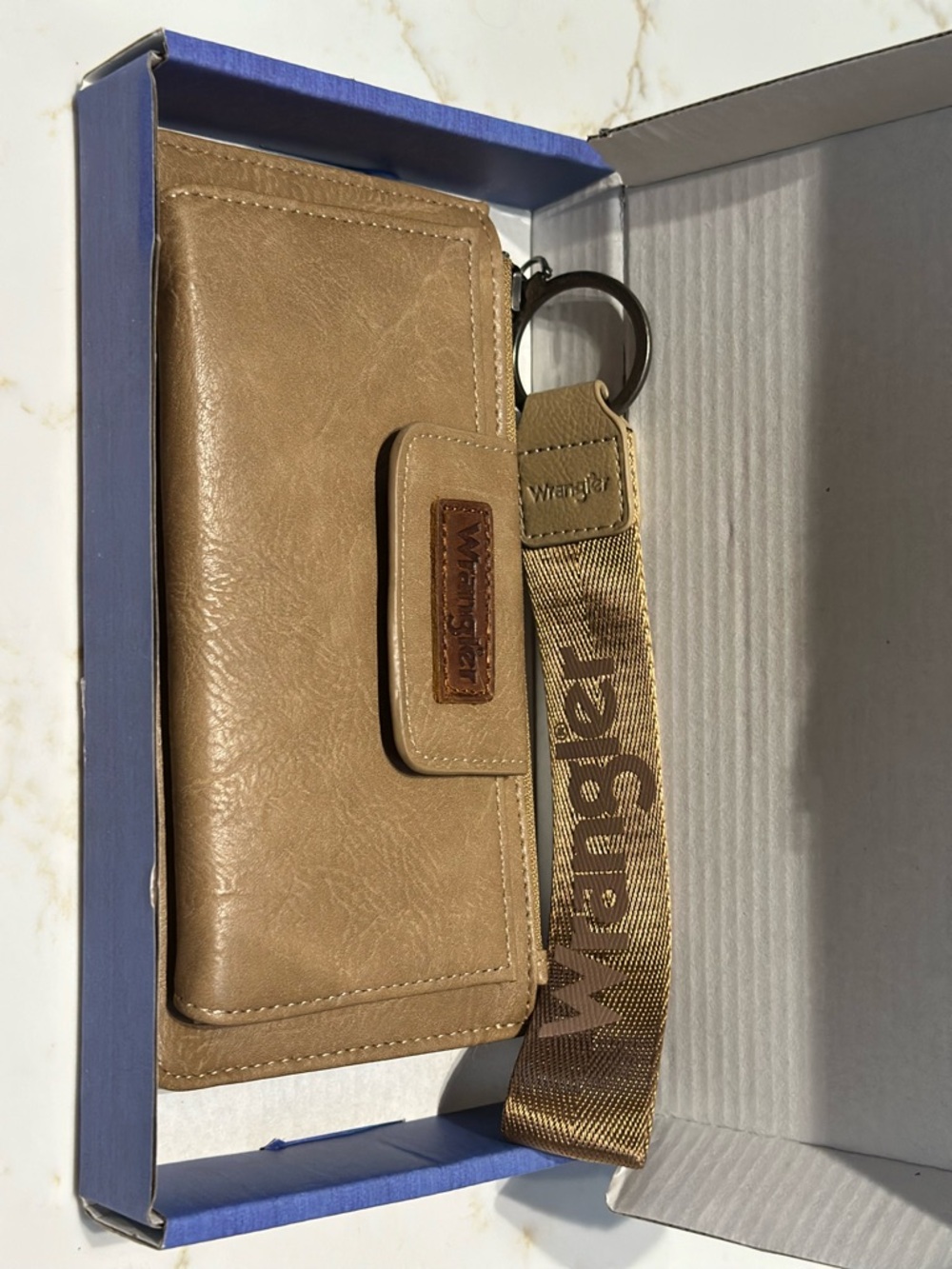 Wrangler Beige Leather Card Wallet with Snap Closure
